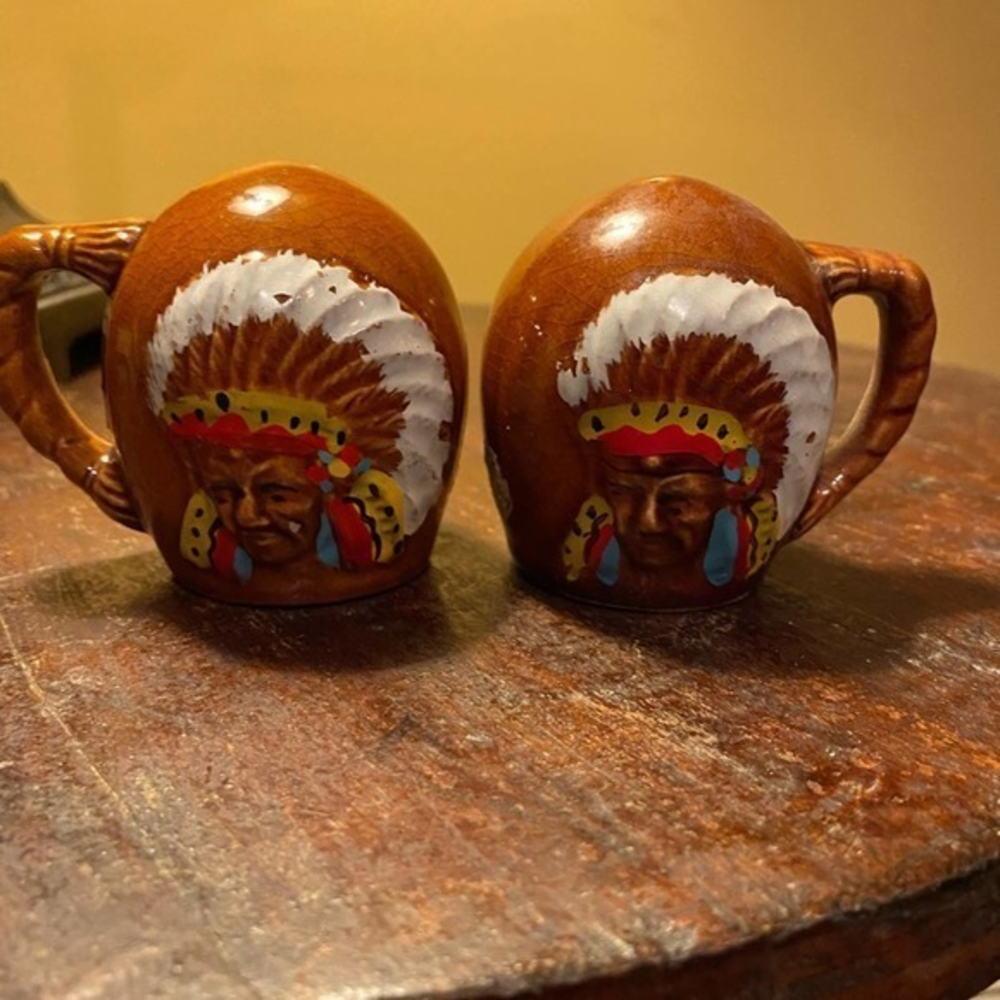 Vintage Souvenir Wisconsin Native American Salt and Pepper‎ Shakers